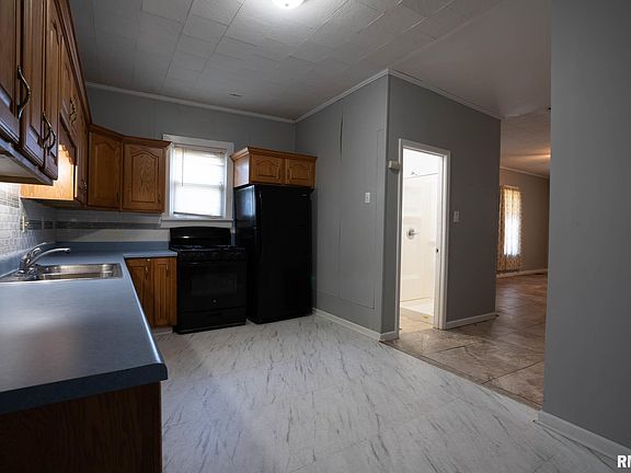 5th image of 208 N 9th St