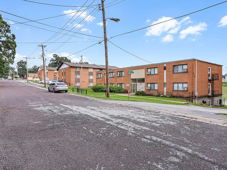 Bermuda Heights Apartments — Photo 6