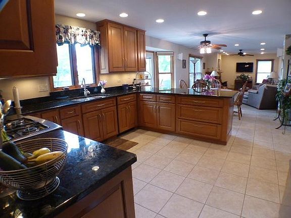4th image of 180 Adler Dr