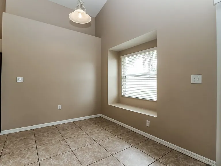 3843 Lockridge Dr — Photo 6