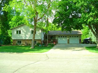 1813 Shakopee Ave E, Shakopee, MN 55379