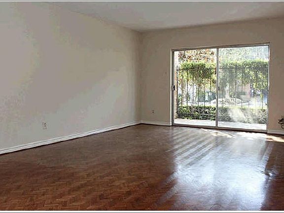 Wooden floor in Living Room
