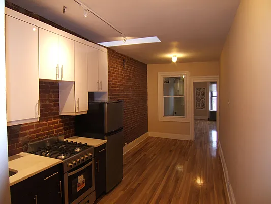 Rented by Joel Weisz, LREB | media 1