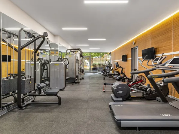 280 Metropolitan Avenue image 7 of 10