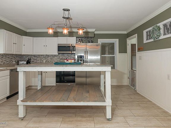 4th image of 1608 Sunnyside Dr