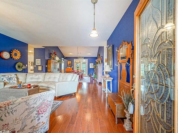 2nd image of 216 Willow Bend Cir