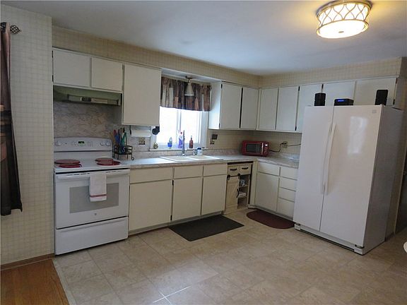 5th image of 60 Brian Dr