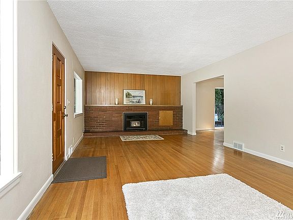 There are hardwoods throughout the house!