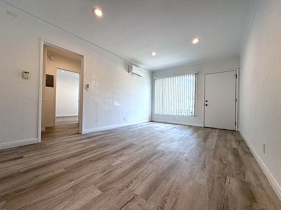 4th image of 5670 San Vicente Blvd APT 2