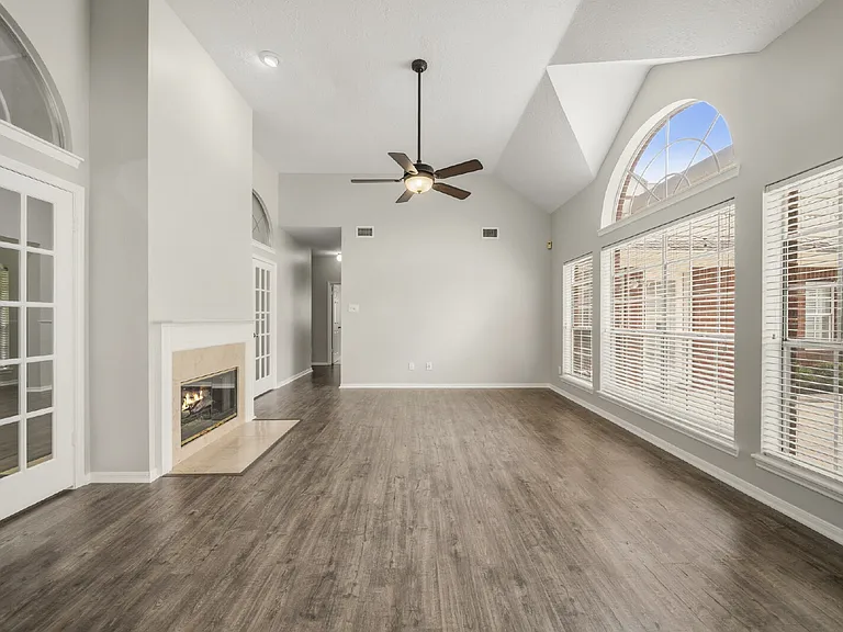 1735 Berkoff Dr — Photo 6