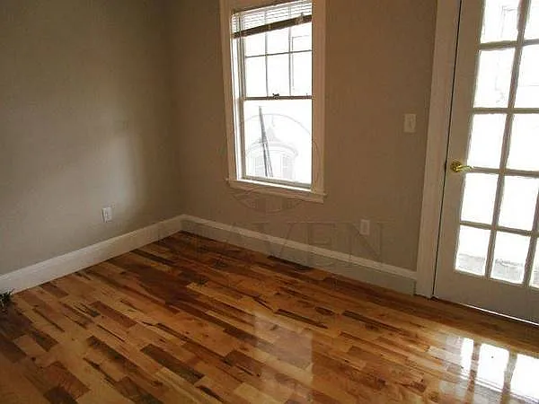 6 bed, 999 sqft, $900 — Photo 3