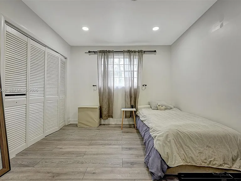 18600 NE 7th Ct — Photo 6
