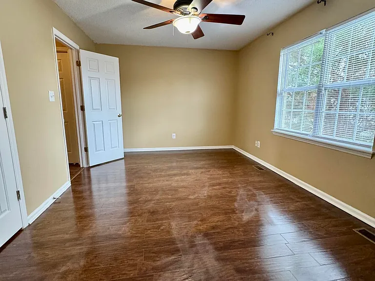 2506 B Bluff View Ct #B — Photo 5