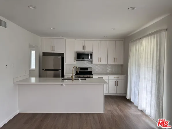 4770 Edgewood Pl, Los Angeles, CA 90019