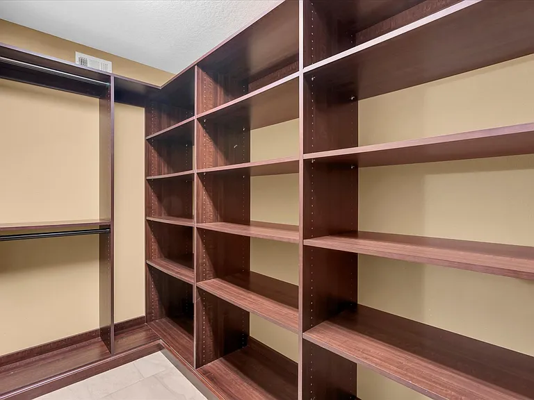 5810 Bahama Shores Dr S — Photo 32