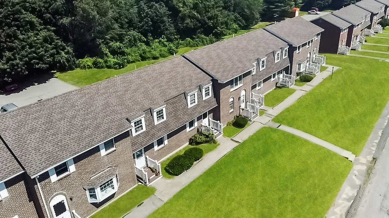 Meadowbrook Village — Photo 1