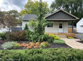 5283 Drayton Rd, Clarkston, MI 48346