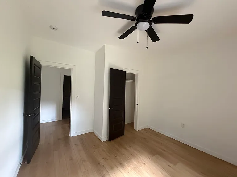 1230 E Davis Ave — Photo 12