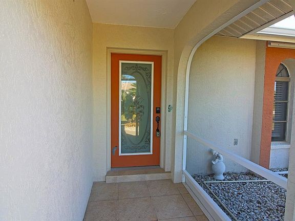 4th image of 32 Bariloche Dr