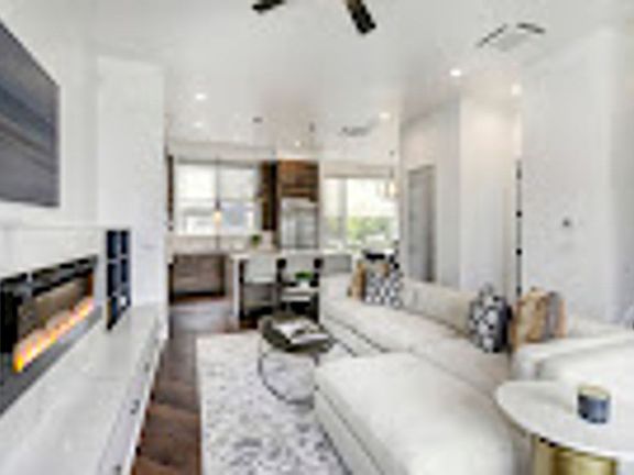 2nd image of 6045 W Oaks Blvd