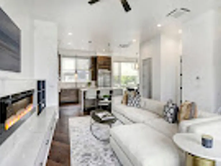6021 W Oaks Blvd — Photo 3