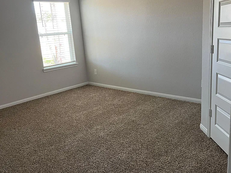 22010 King Heights Ln — Photo 8