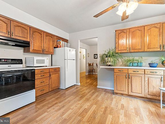 5th image of 11395 Gail Ct