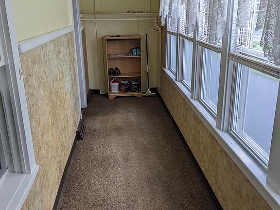 5th image of 702 Schwartz Rd