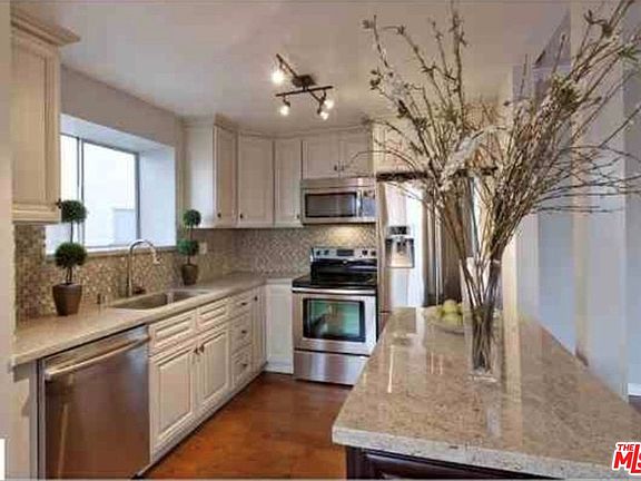 5th image of 1115 S Elm Dr #Penthouse 11