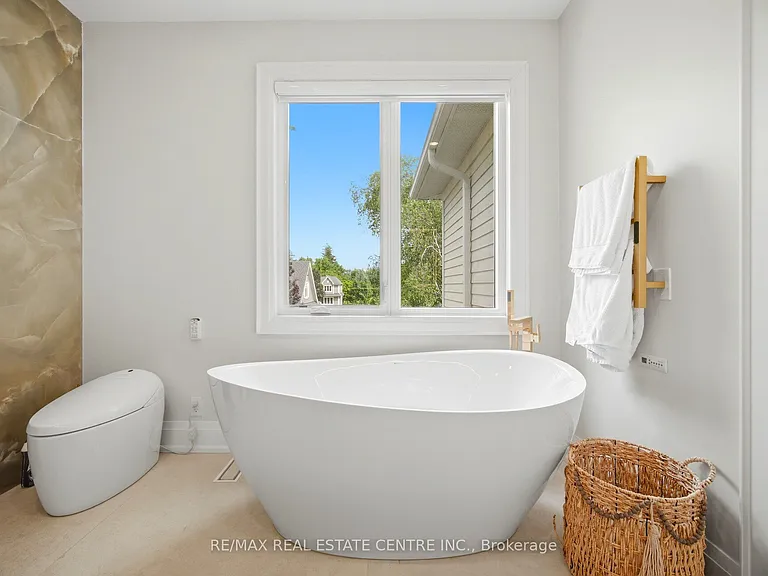 2450 Rebecca St — Photo 20