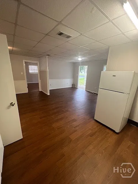 2 bed, 1.0 bath, 820 sqft, $1,300 — Photo 3