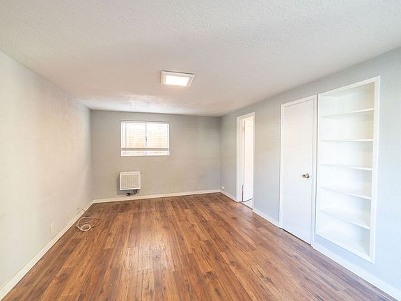4th image of 3237 Yosemite Ave APT E