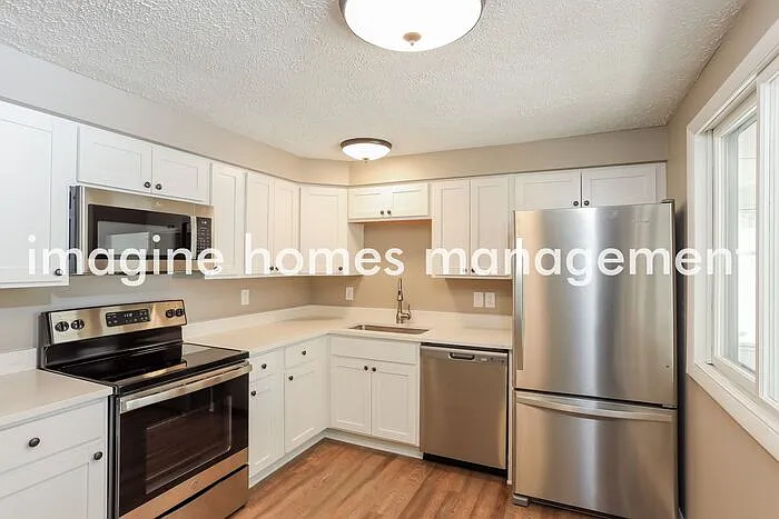9035 Cambridge Dr — Photo 6