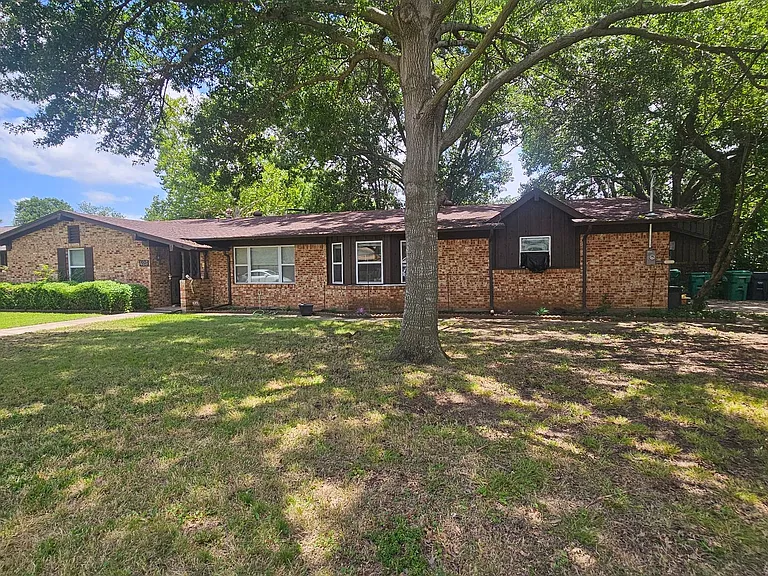 425 Mimosa Dr — Photo 3