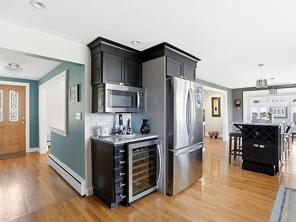 5th image of 33 Algonquin Rd