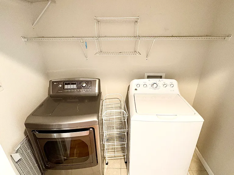 1233 Plymouth Ave — Photo 30