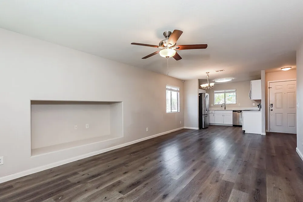 3 bed, 2.0 bath, 1266 sqft, $1,585 — Photo 3