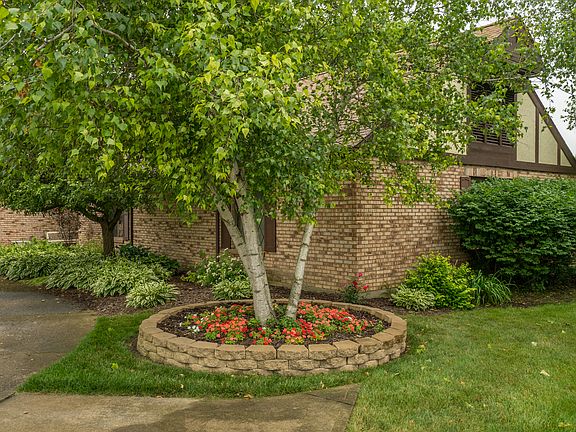 3rd image of 1000 Meadowlark Dr
