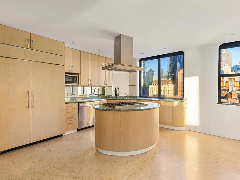 377 Rector Pl #PHB — Photo 9