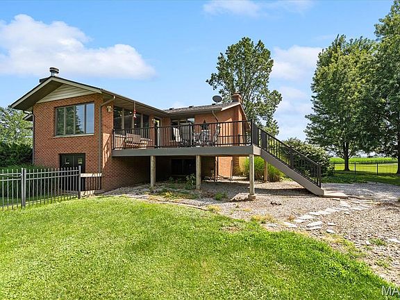 3rd image of 13 Timber Oak Dr