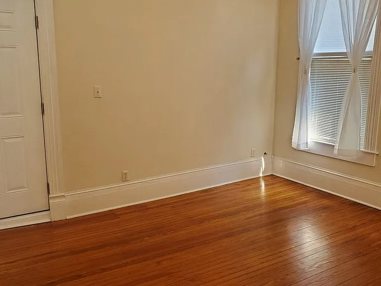 2402 Lincoln St — Photo 15