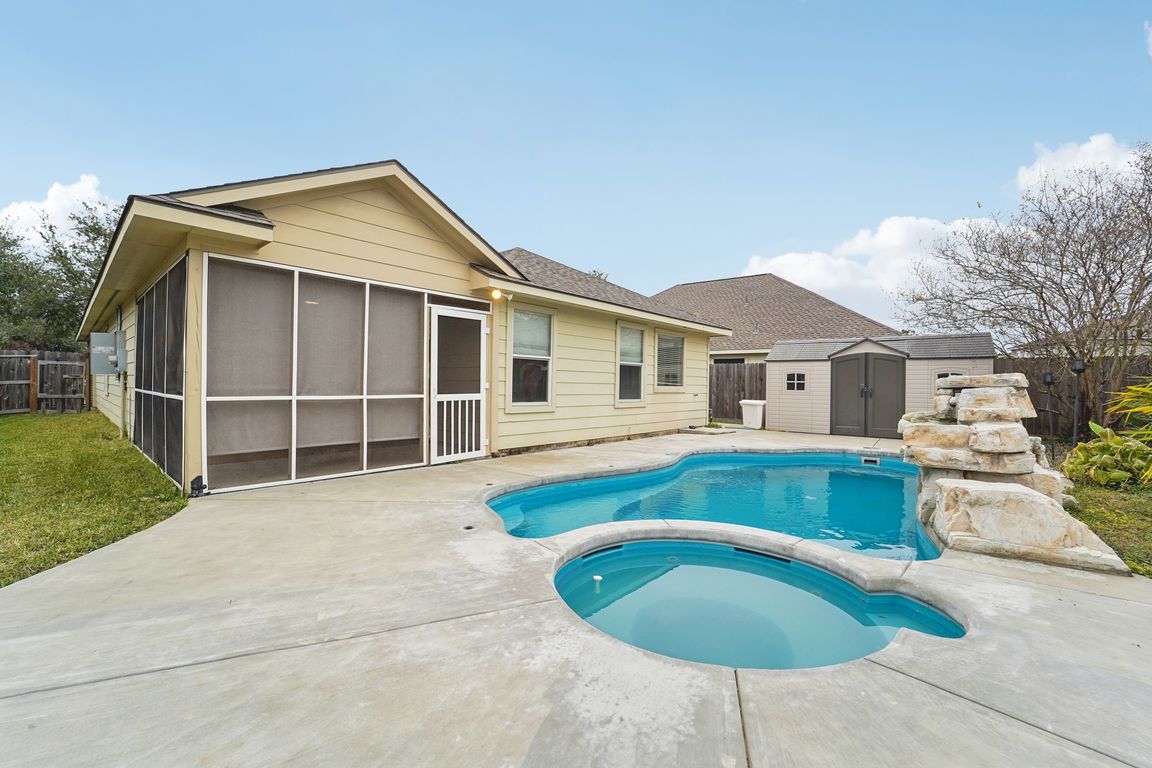 Lilacbrook Ct-S2301-032.jpg