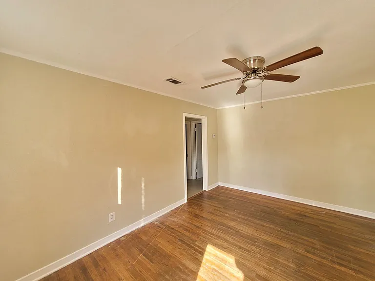1408 Dexter Ave — Photo 5
