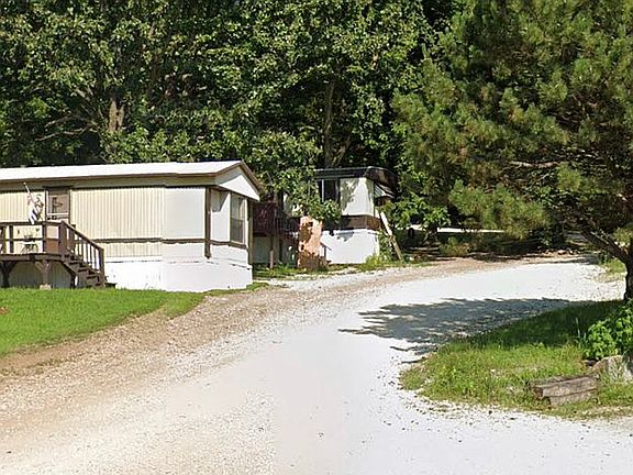 3rd image of 1576 E Highway 47