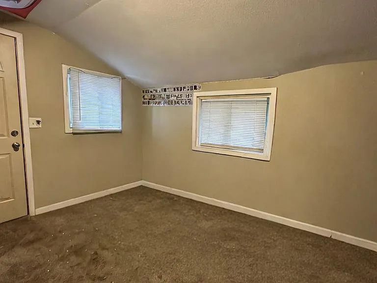 640 Niagara St — Photo 6