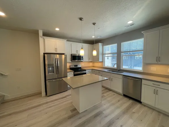 597 N Nichole Ln #191, Farmington, UT 84025