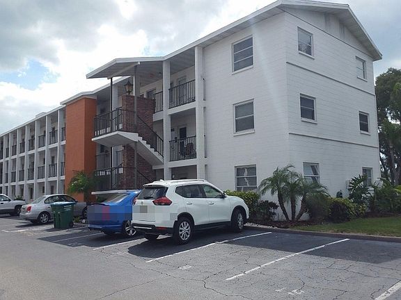 3rd image of 5886 Garden Ln