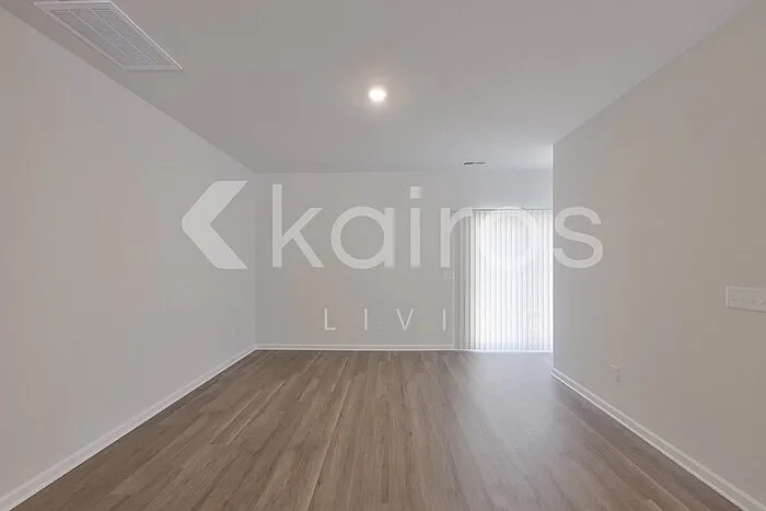 3 bed, 2.5 bath, 1300 sqft, $1,549 — Photo 4