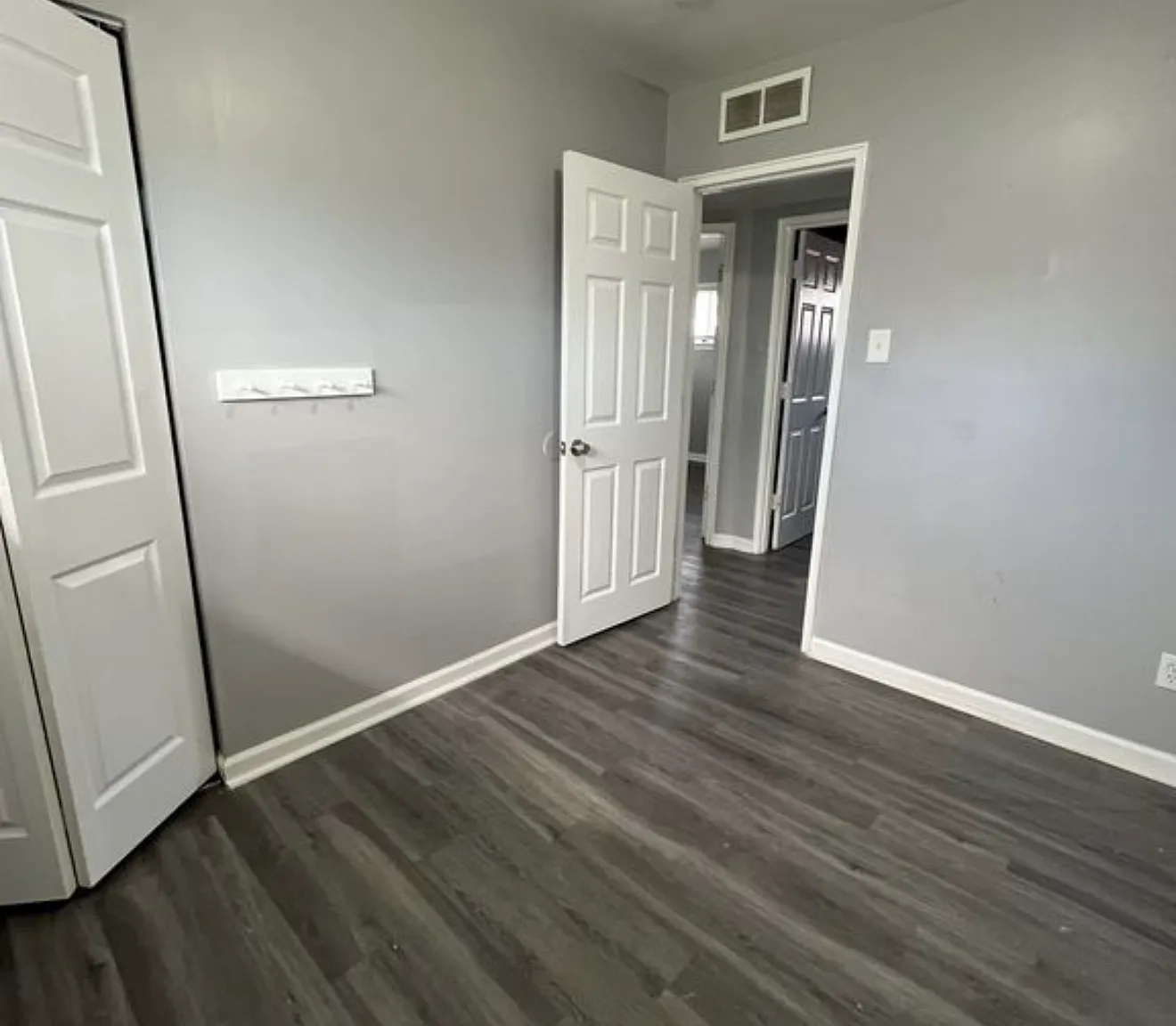 3 bed, 1000 sqft, $1,400 — Photo 1