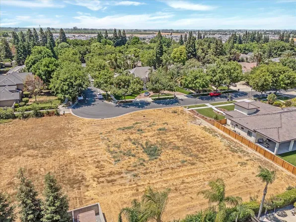 3614 E Harvard Court, Visalia, CA 93292